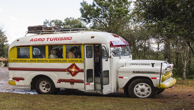 ônibus princesinha leva turista a zona rural de gramado rs